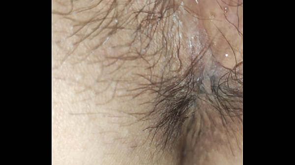 Tưới nước lên lồn cô giáo dâm