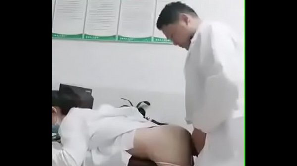 Bác sĩ tranh thủ địt đồng nghiệp giờ nghỉ trưa