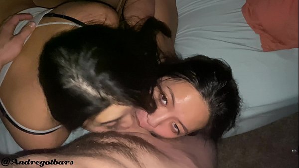 Hai chị em chung nhau địt chung cặc anh hàng xóm