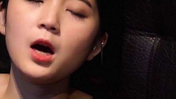 Đang sướng thì bị anh trai bắt gặp