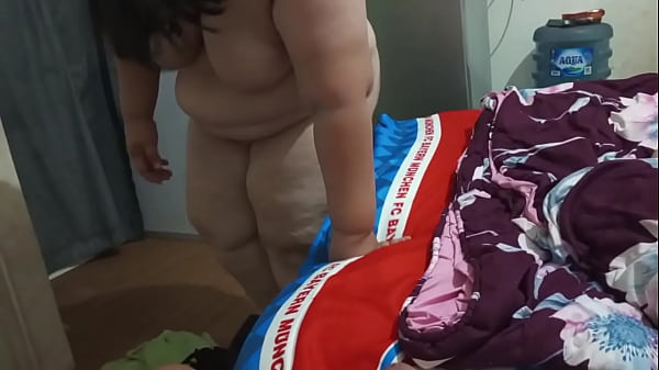 Địt gái chubby bụng to