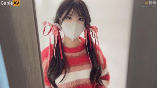 Cô nàng dễ thương cho tôi xem vú và đụ cực dâm