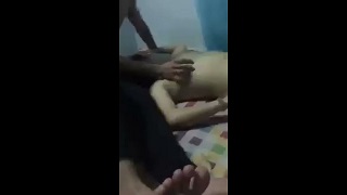 Cô nàng nhậu say chơi gangbang siêu ác