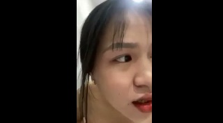 Em tiktoker Nhung Nguyễn khoe vú cực thâm