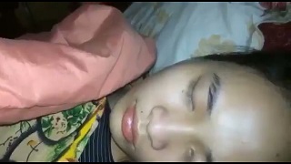 Đè con bạn thân đang ngủ say ra nắc thoát xác