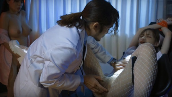 Một đêm thác loạn mỹ mãn của anh bác sĩ trưởng cùng dàn y tá gợi cảm